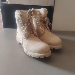 TIMBERLAND BOOTS 