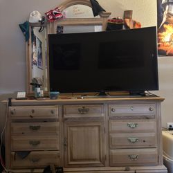 Dresser And Vanity Morris