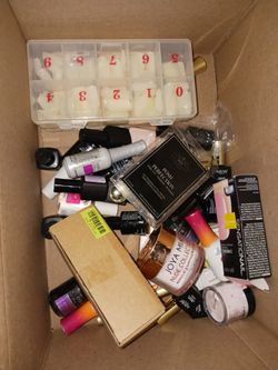 BOX FULL NEW SETS ACYLIC NAILS COMPLETE SETS LOTS EXTRAS WORTH OVER 500 SELL 1ST 25 FIRM