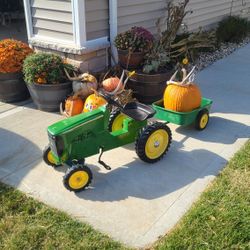 John Deere Tractor & Trailer Die-cast Metal