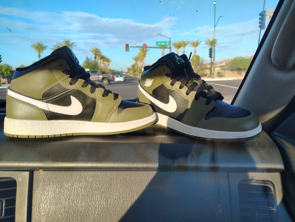 Jordan Mid Top 1's