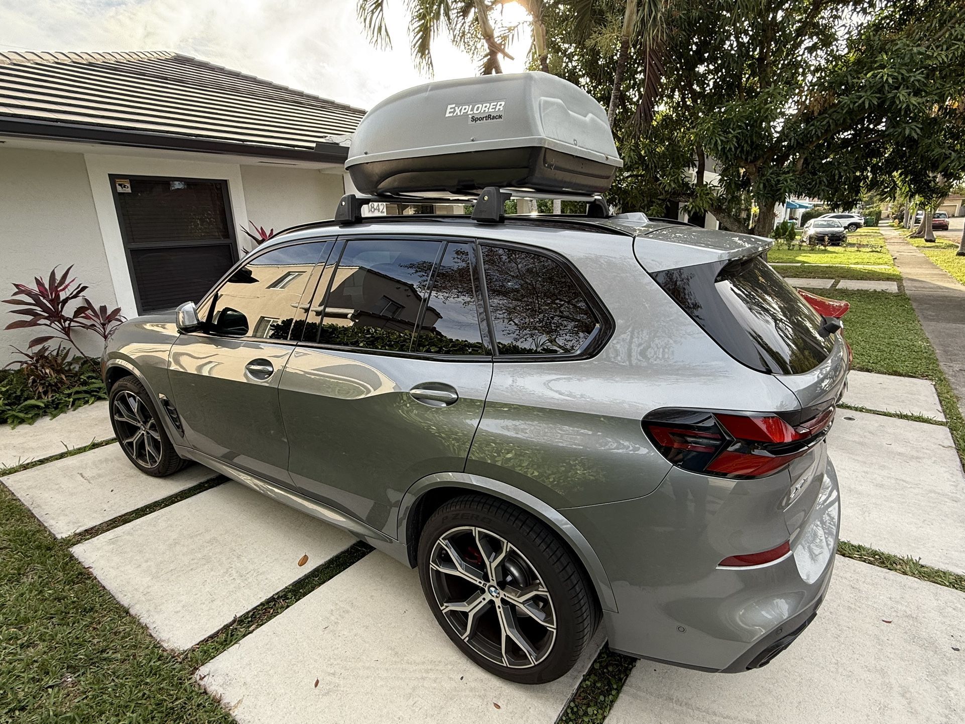 Explorer SportRack XL large travel rooftop cargo box for car SUV auto