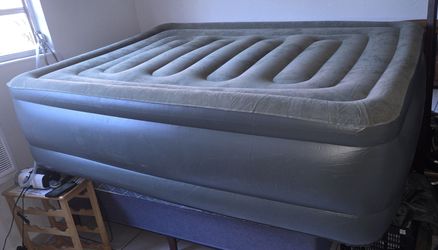 Wenzel/Insta-Bed 822547 80x60x22in Queen 2-Chamber Air Mattress, Insta III Dual Pump w/Carry Bag