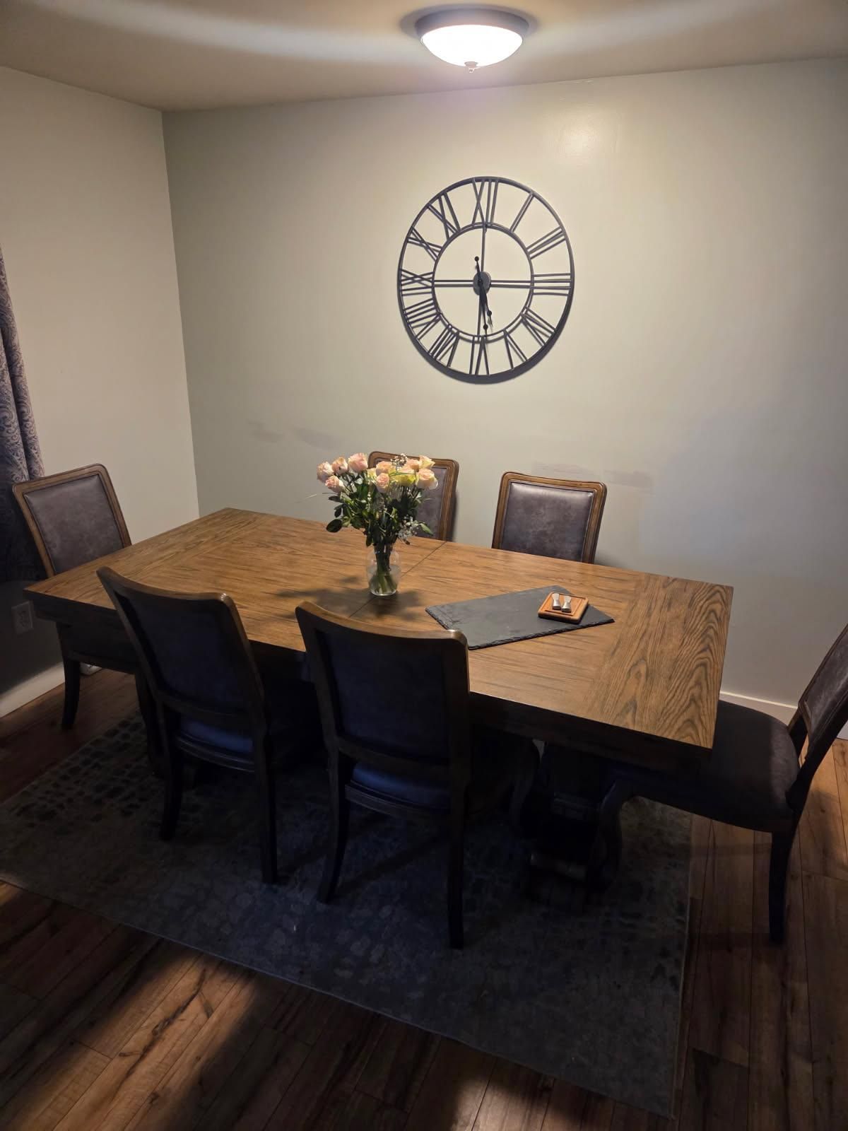 Beautiful Wood Dining Set In Mint Condition