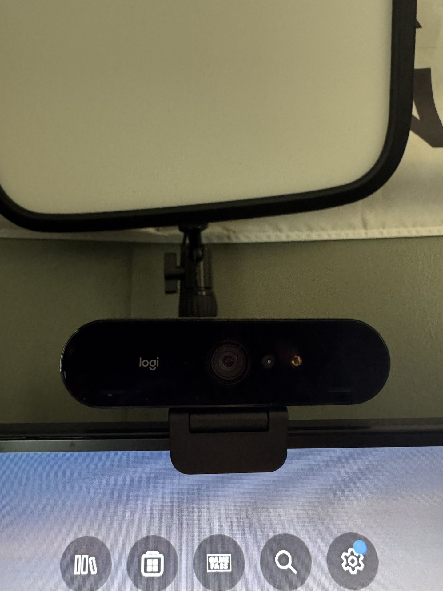 Logi Webcam And Elgato Light