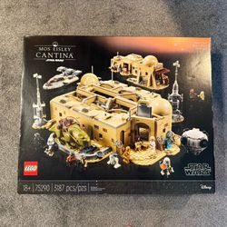 RETIRED! LEGO Star Wars Mos Eisley Cantina (unopened) 75290