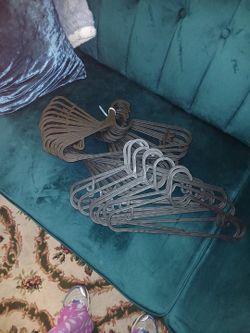 23 Black Decor Hangers