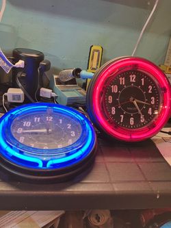 Neon  tubing colored clock lot