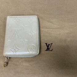 Louis Vuitton Vernis vintage Small Wallet Zippy. Beige Model M10979