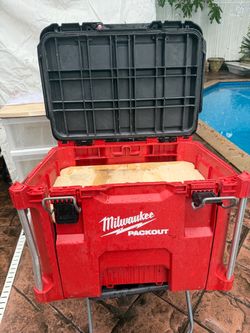 Milwaukee PACKOUT Large Tool Box