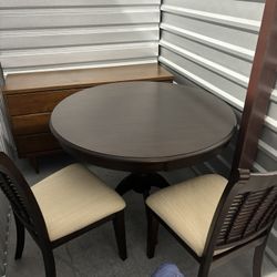 Round Dining Table And Chairs 