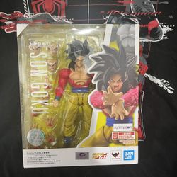 SH.  FIGUARTS.    GOKU.  SUPER   SAYAIN. 4