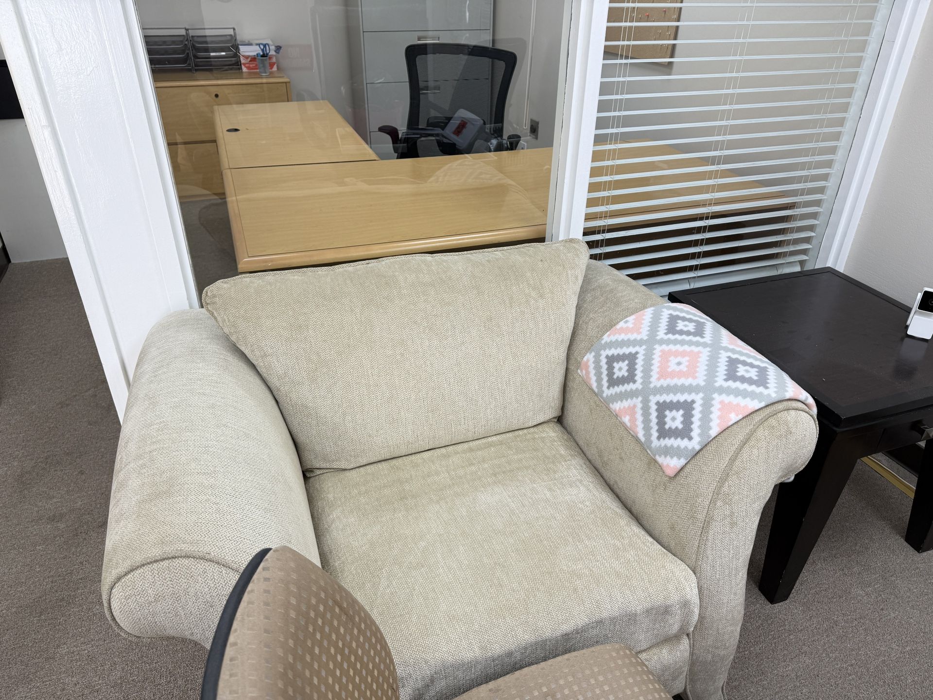 Free Office Chairs and Coffee Table 
