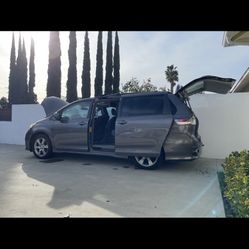 2012 Toyota Sienna