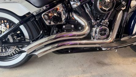 Harley Davidson Milwaukee Softail Vance and Hines Exhaust