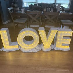 Marquee Love Light Up Sign