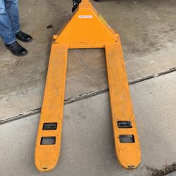 Uline Standard H-1043 Standard Fork Pallet Truck