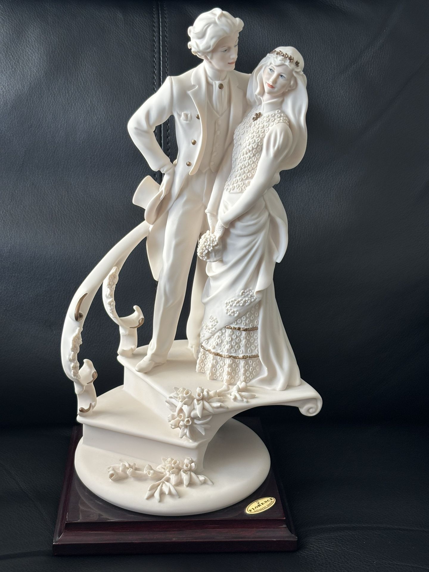 Giuseppe Armani 13.5” 475F The Bride and Groom on Stairs - Italy 