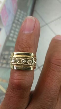 14k Gold Ring & diamonds 5.9 grams