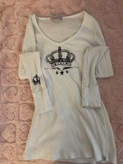 Cream long sleeve shirt with black crown and stars