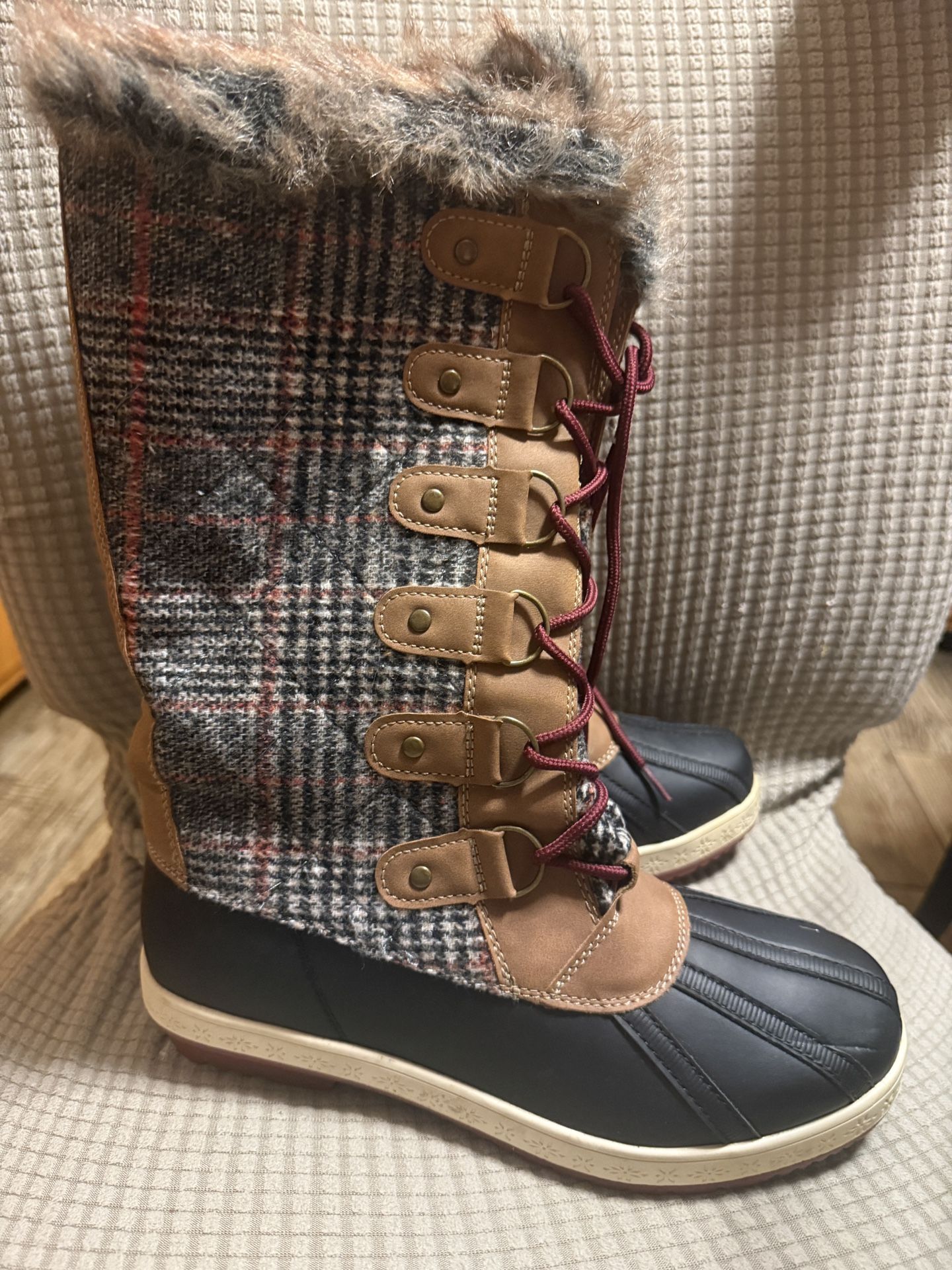 snow boots $30