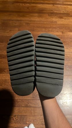 adidas yeezy slides size 8 M