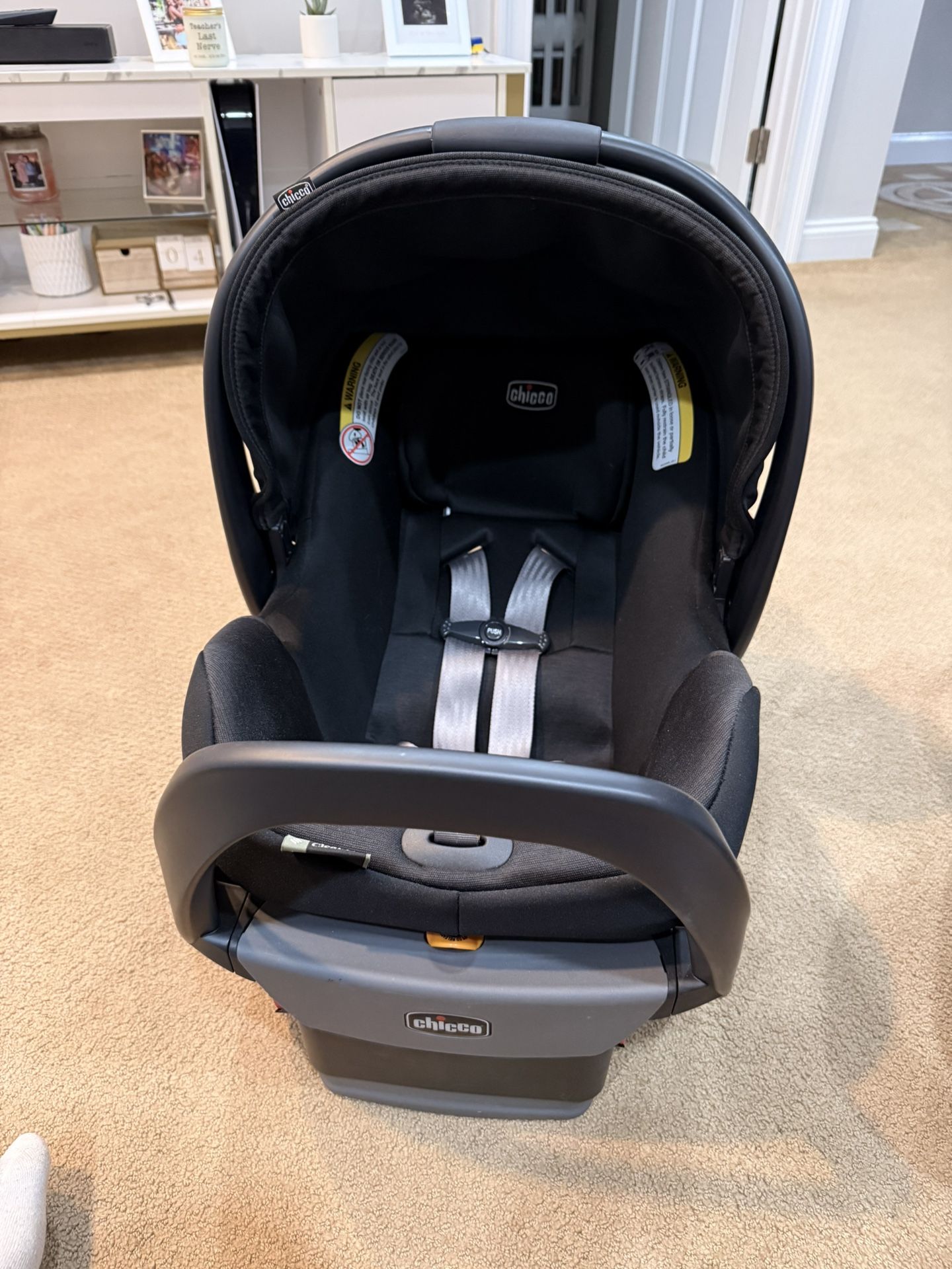Chicco KeyFit 35 Infant Car Seat with Base – Great Conditions