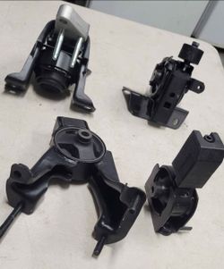 2003---2008 Toyota Corolla, Matrix  4 Piece Engine Mount 1.8 engine  automatic