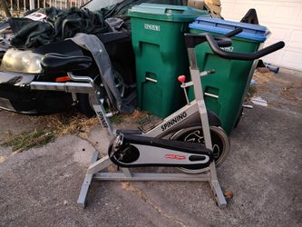 Star trac spinner pro indoor cycling bike(MAKE ME AN OFFER NOT FIRM ON PRICE) they cost more elsewhere look at pics and video