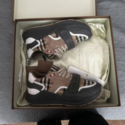 Burberry shoes