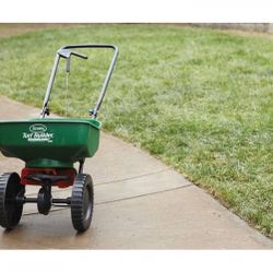 Scotts Turf Builder EdgeGuard Mini Broadcast Spreader