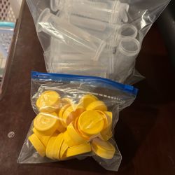 Medela 80ml Bottles (Set Of 20 With Tops)