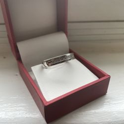 14K White Gold Ring With Diamonds 