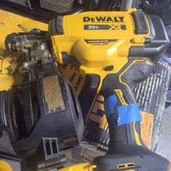 DEWALT 20V MAX XR BRUSHLESS CORDLESS ROOFING NILER TOOL ONLY LIKE NEW