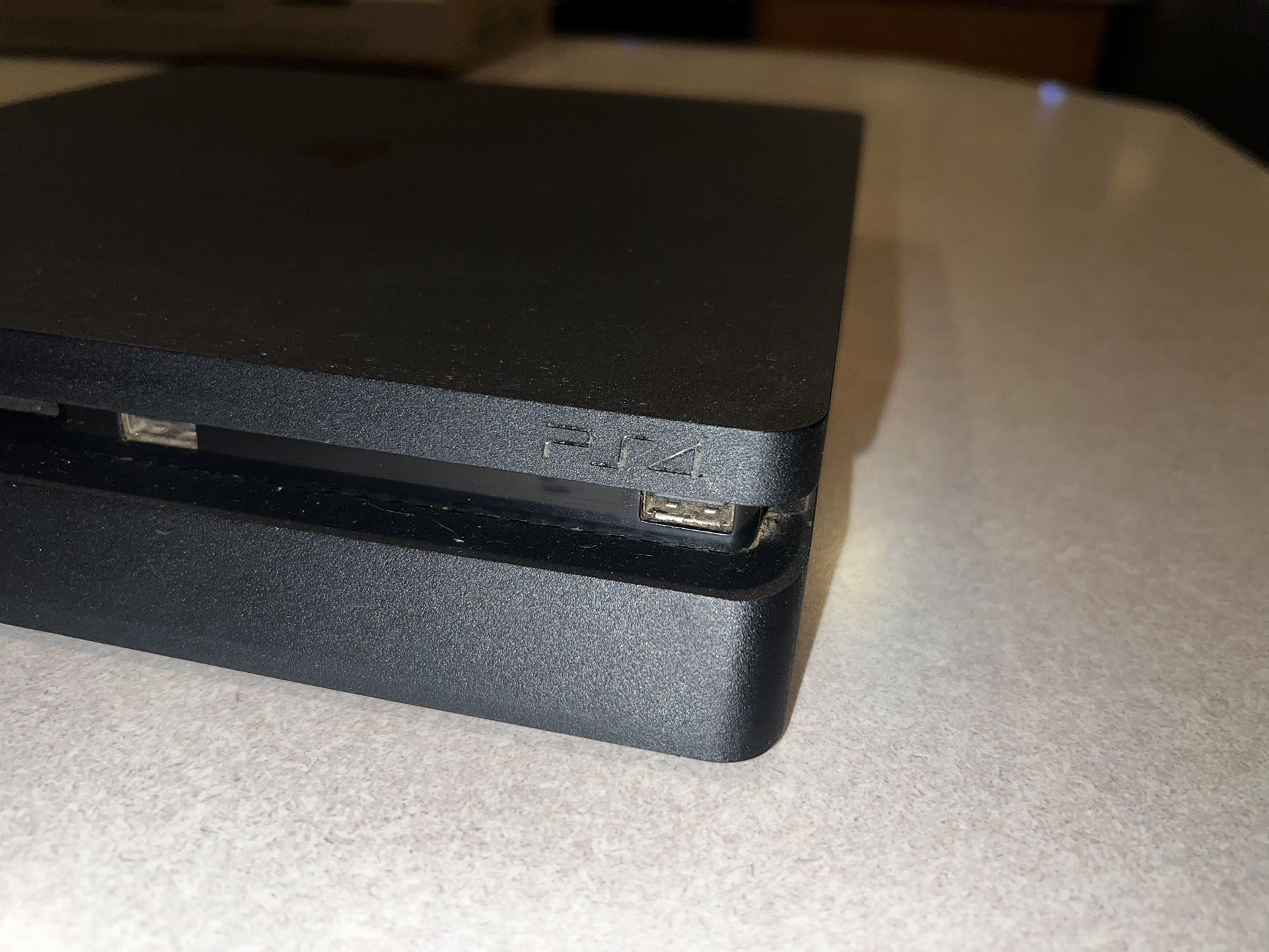 PlayStation 4 (ps4) Slim Black 800GB +2 Controllers And Games