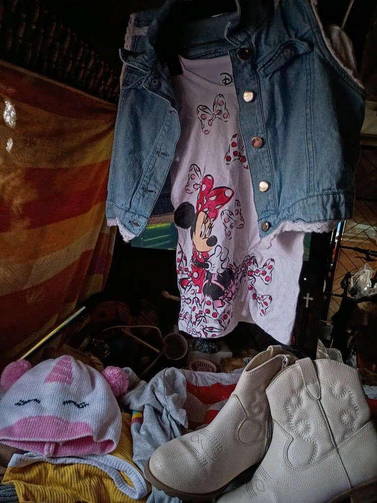 Girls Outfits And Large Bag Of Similar Clothes And Shoes Included