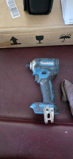 Makita xdt16 impact driver