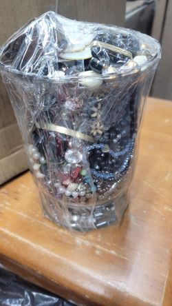 Mystery jewelry vase