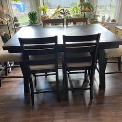 Dining Room Table, 6 Chairs & Hutch