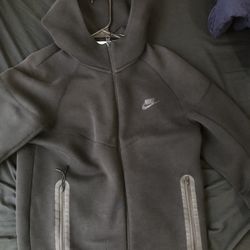 Black Nike Tech Fleece Windrunner 