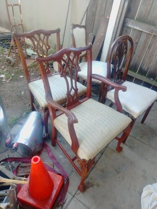 4 Antique Chairs Two Chipandale