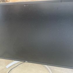 32” LG Monitor