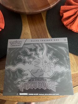 Pokémon Mega Evolution Pitch Black Elite Trainer Box