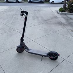 Joyhis Electric Scooter and comes with charger
