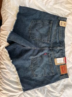 Brand new Levi’s women’s shorts size extra large