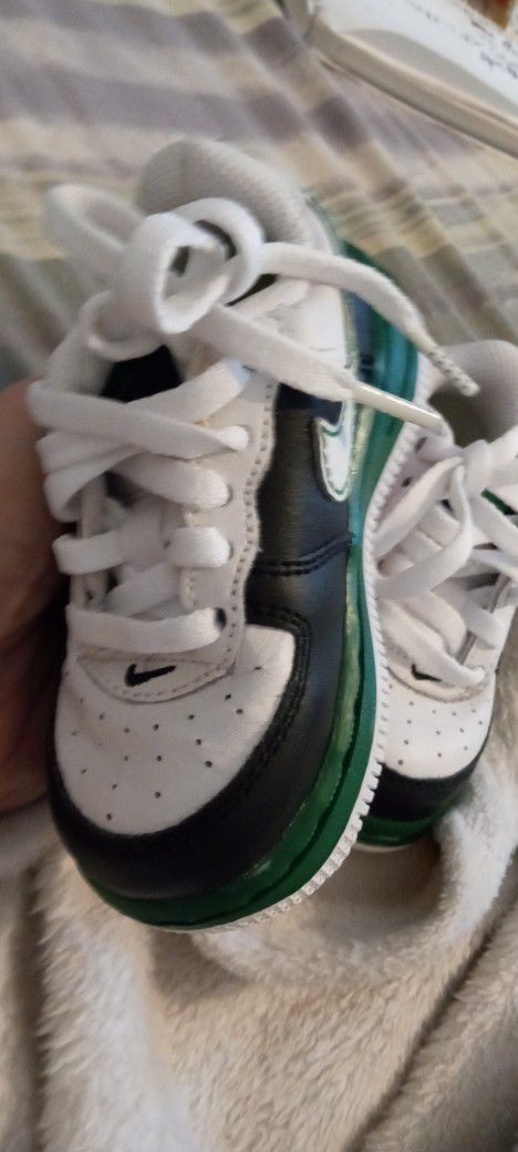 Nike Air Force 1 07 Lvl 8 Volt for Sale in St. Clair Shores, MI - OfferUp