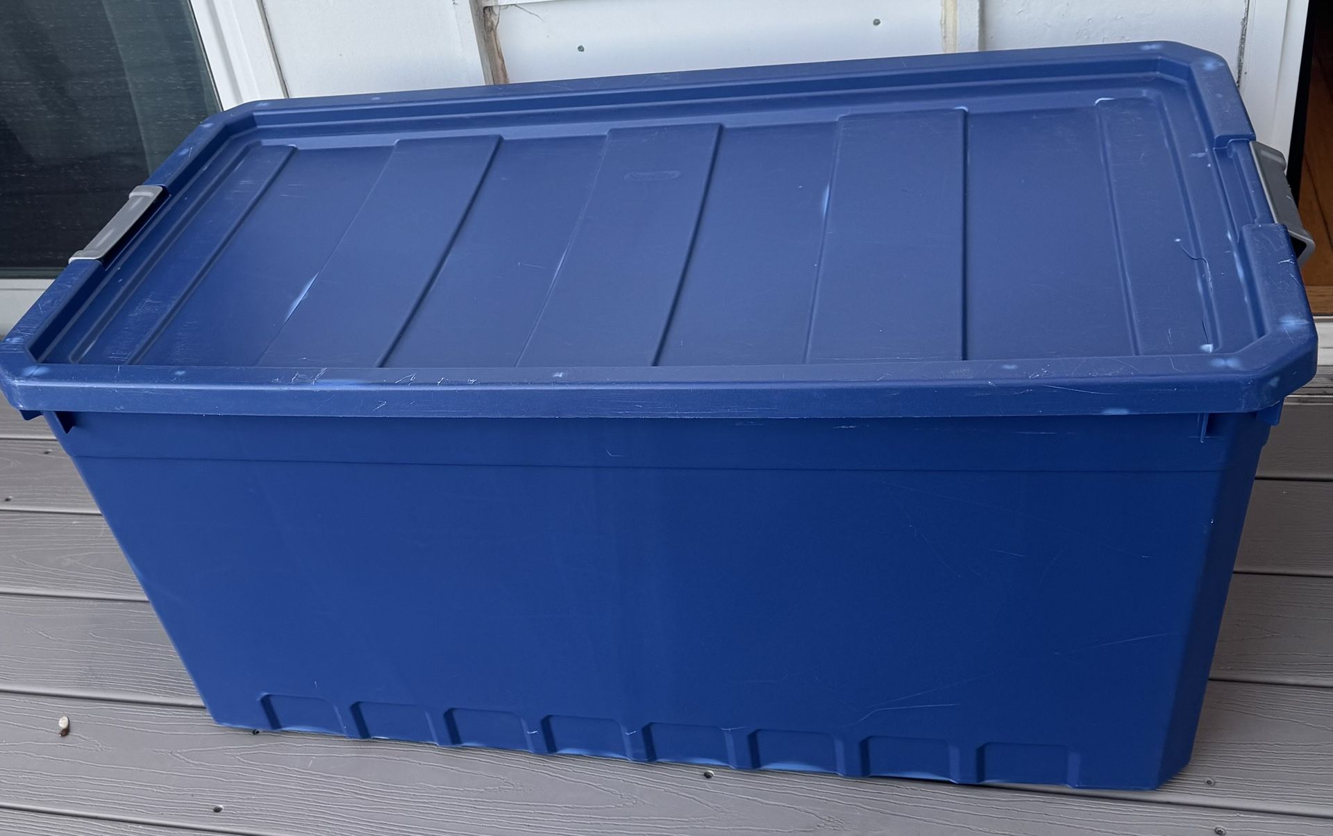 Rubbermaid Storage Bin