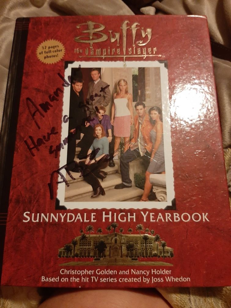 Buffy the vampire slayer yearbook
