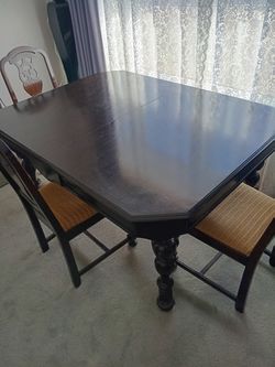Dining Table with 4 Matching Chairs