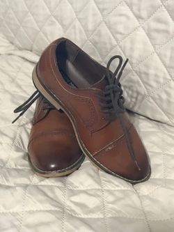 Boys shoes
